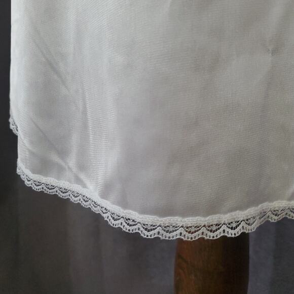 USA VTG VASSARETTE Half Slip Skirt WHITE SATIN NYLON Lingerie WOMEN'S SMALL - Picture 7 of 9